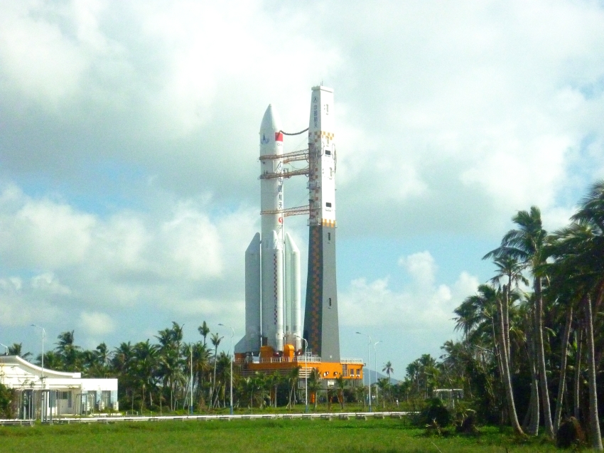 1-10月30日长征5号转运.jpg 辰竹安全栅保障长征五号发射圆满完成