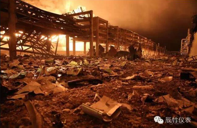 高温雷电季节，工厂须做好防爆、防雷工作