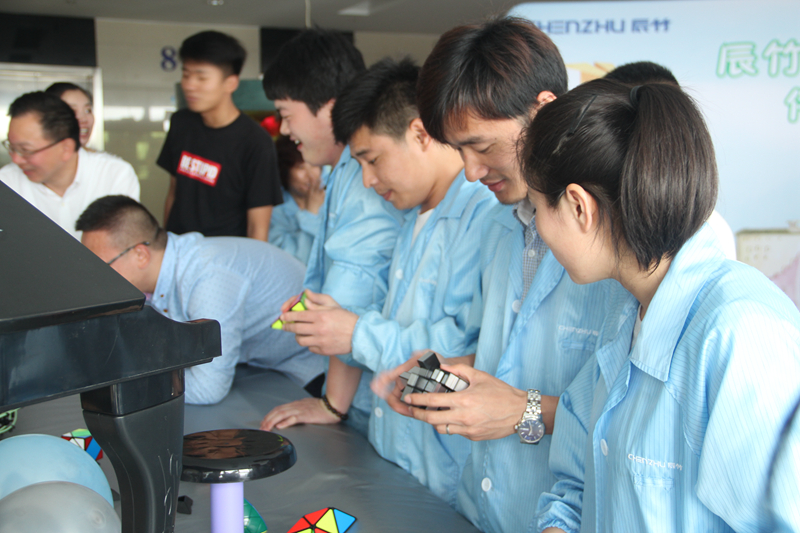 IMG_8818_副本.jpg 我们是一个过六一的企业