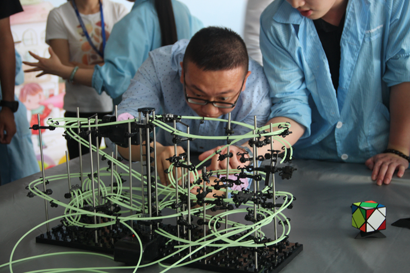 IMG_8819_副本.jpg 我们是一个过六一的企业