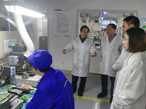 参观.jpg 上海应用技术大学工程创新学院来访辰竹交流探讨产学研合作