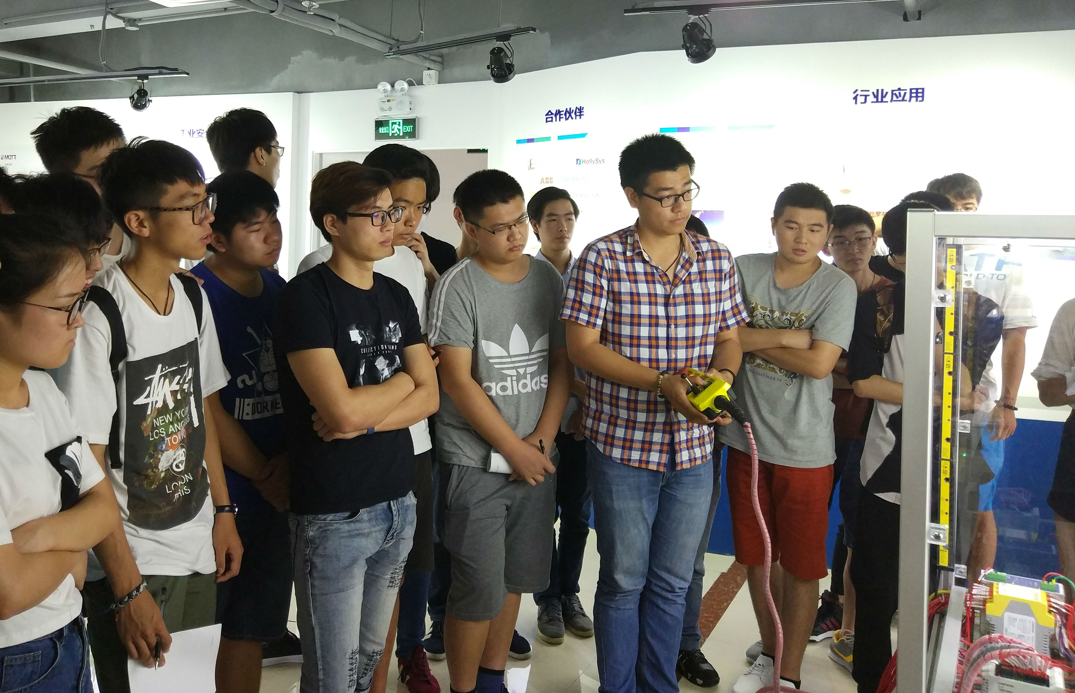 微信图片_20170704104351.jpg 华东理工大学师生来访辰竹参观学习