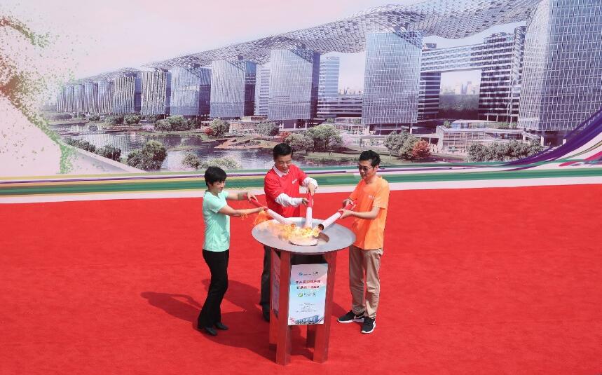 点燃火炬.jpg 很燃!青年突击队奔跑铸产城,打造活力G60