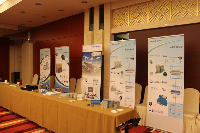 会场后方的产品展示区